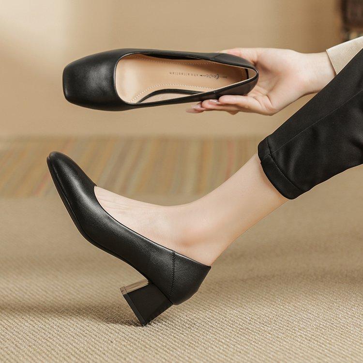 Single shoes women's medium heel 2025 spring new Korean version fashion versatile thick heel square head grandma shoes black work shoes