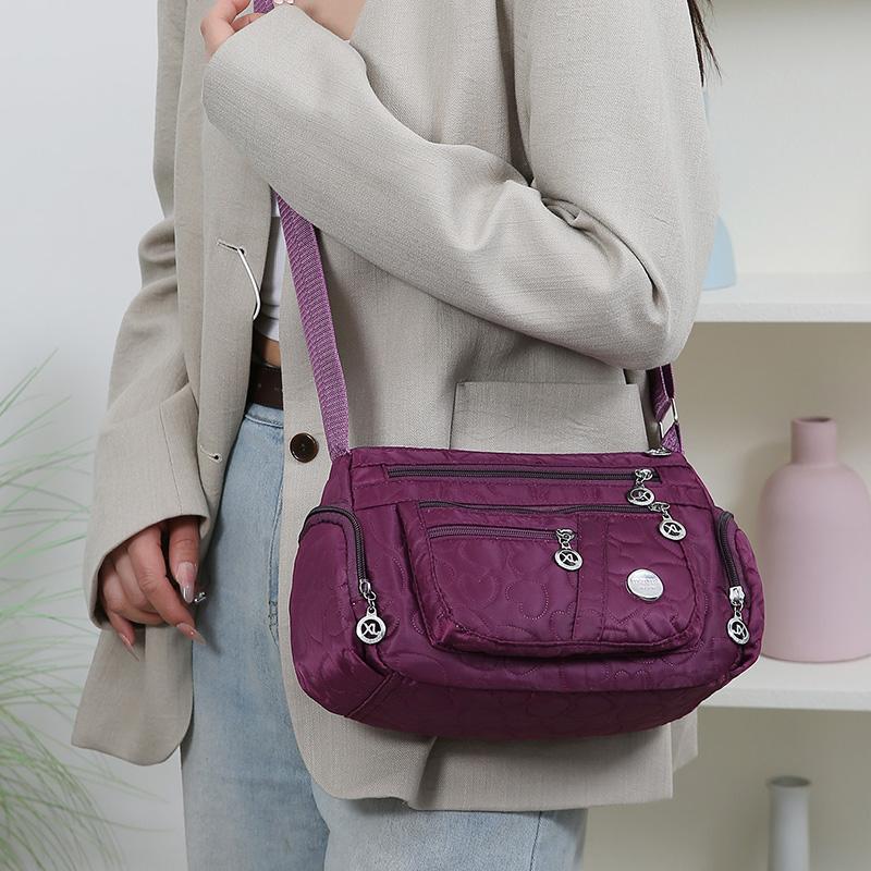 Bag Women's Large Capacity Shoulder Bag Waterproof and Wear Resistant Multi Pocket Commuter Leisure Outdoor Crossbody Bag