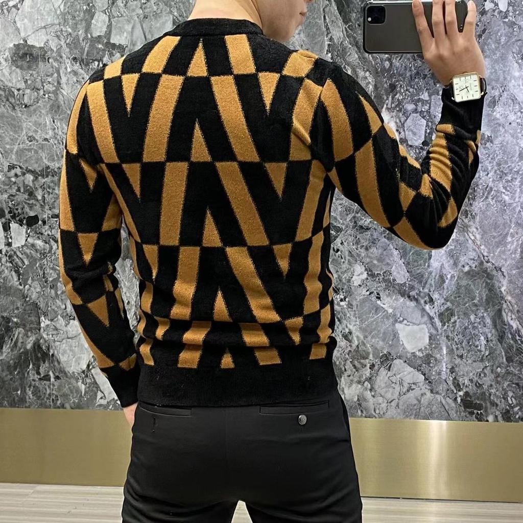New Round Neck Long Sleeved Base Shirt for Men Cool and Trendy Hoodie with Printed Patterns for Warmth