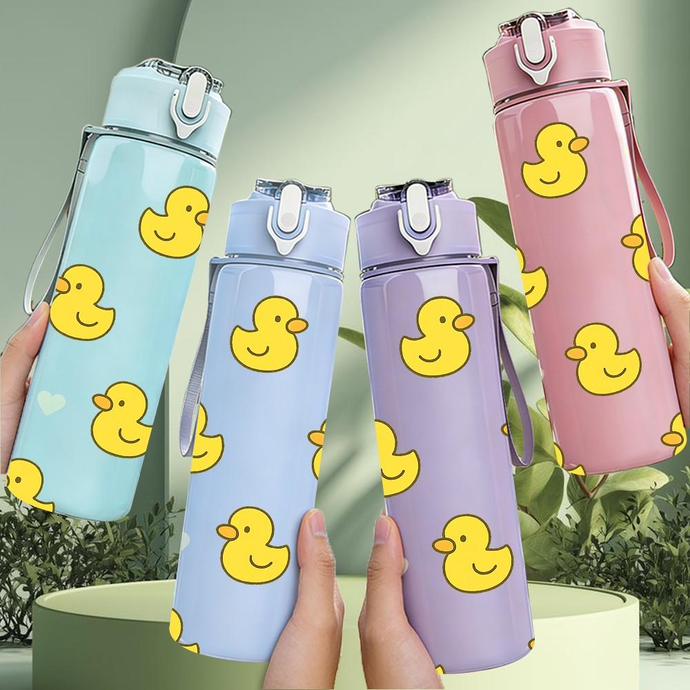1PC Yellow Rubber Duck Pattern 750ml Color Plastic Sports Water Bottle Leakproof Flip Straw Lid Suitable for Sports Office Home Use