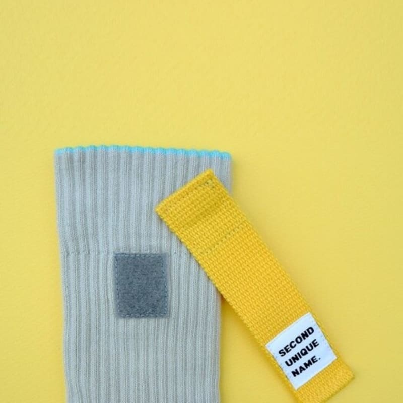SECOND UNIQUE NAME SUN SOCKS STRAP LIGHT grey YELLOW