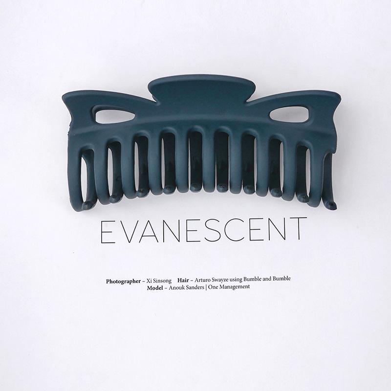 Creative Large Matte Hair Claw Clip for Bun and Hairstyle Versatility