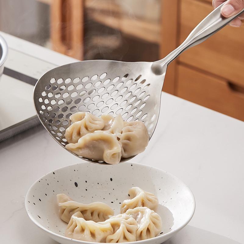 Large Durable Stainless Steel Colander Skimmer Spoon Kitchen Draining Cooking Frying Strainer Spoon with Anti Scald Handle 1PC