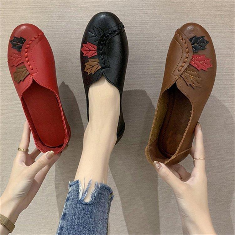 Spring / Autumn Leather Casual Single Shoes Soft Soled Breathable Red Leather Shoes Anti Slip and Wear-resistant Mother's Shoes