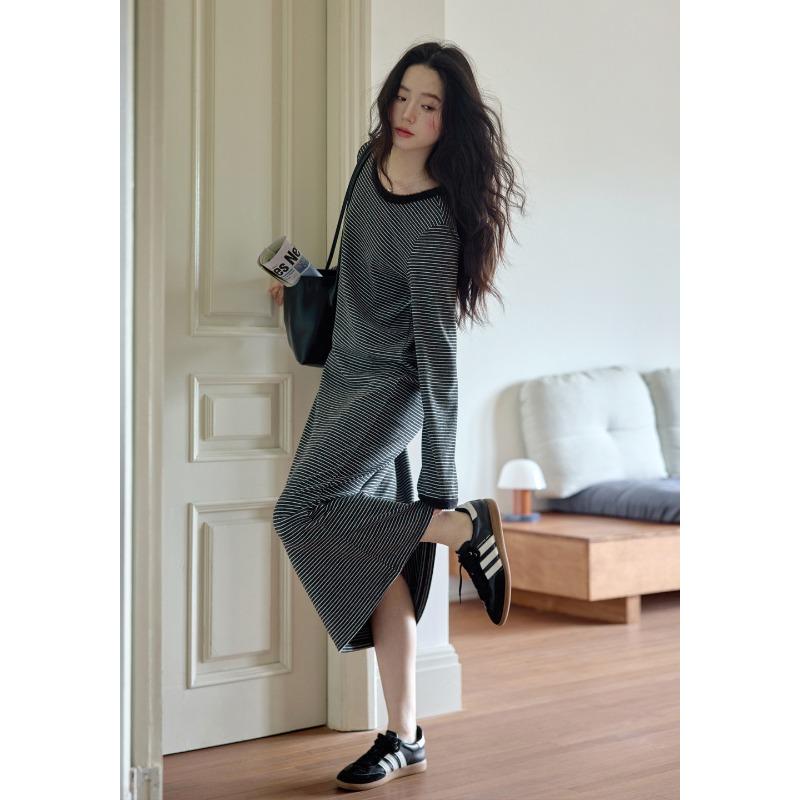 

Temperament lazy T-shirt skirt! Raw edge splicing gray and white striped bottoming dress straight long skirt S