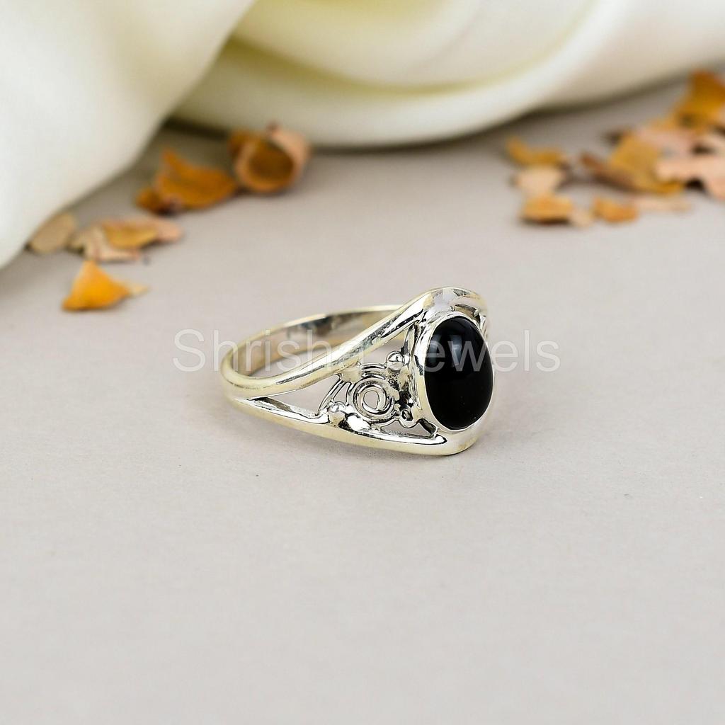 925 Sterling Silver Black Onyx Gemstone Oval Shape Ring For Women