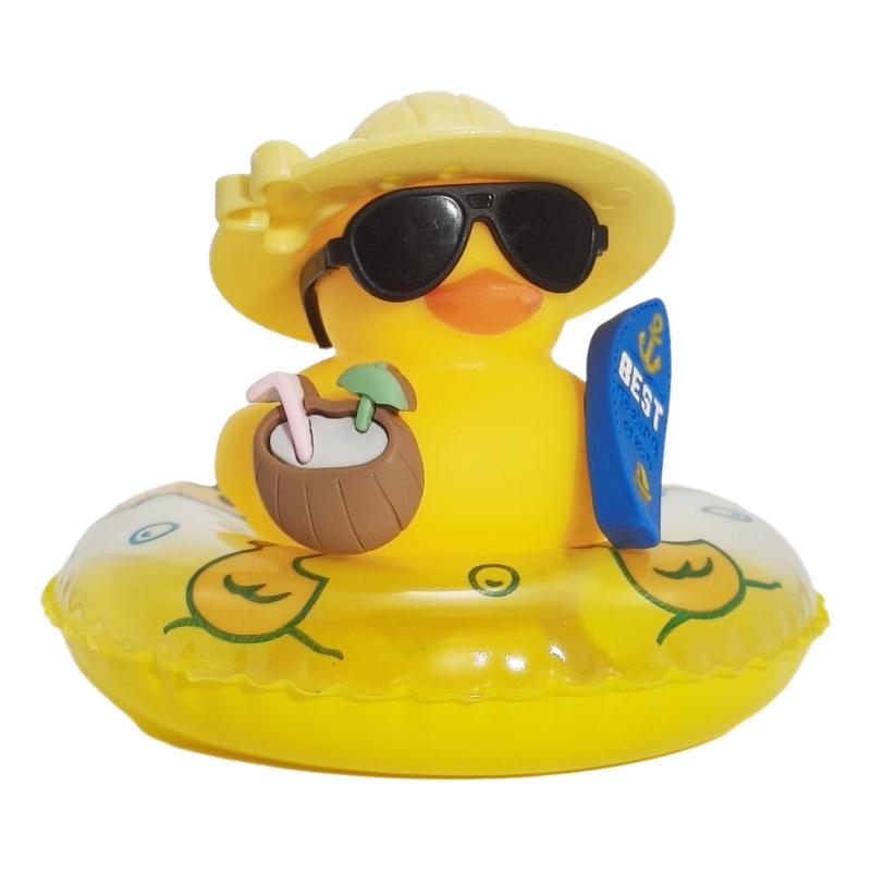 1 Ensemble Décoration de Voiture Mignonne Été Petit Canard Jaune Chapeau Skateboard Coco Canard en Caoutchouc à Presser Ornements de Tableau de Bord de Voiture