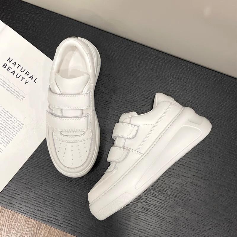 Velcro one-pedal thick-soled muffin heightening sports little white shoes children's 2025 spring and autumn new popular board shoes
