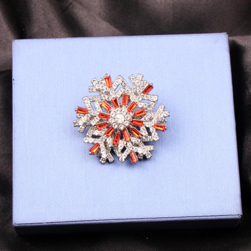 

Классические Женские Мужские Элегантные Изысканные Рождественские Завитки Снежинки Кристалл Зажимы для Шарфа Значки Блестящая Бутиковая Брошь-Булавка