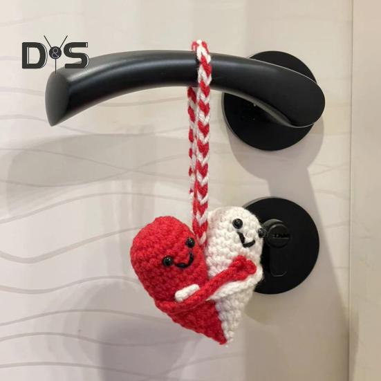 

Подвеска в виде сердца, связанная вручную крючком, обнимающее украшение в виде сердца, красное и белое, подвесное украшение в виде сердца для автомобильного брелока-сумки Love Heart
