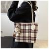 Niche Large-capacity Design Bags New Autumn and Winter Fashion Shoulder Bags Versatile Plaid Casual Tote Bags Are Available