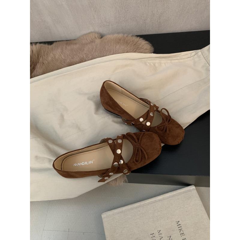 

2025 autumn new round head ballet inner height increase cross with rivets commuting temperament women s shoes 39 темно-коричневого