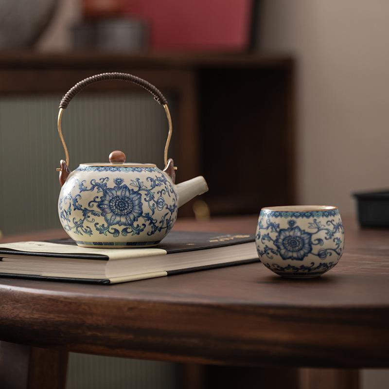 Ru kiln twisted branch lotus hand grab pot cover bowl teacup single high-end retro blue and white tea with lid ceramic kung fu tea set