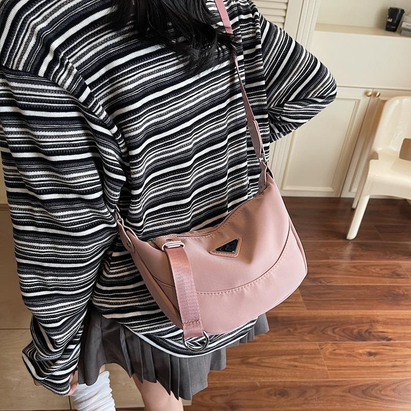 Casual Versatile Summer Niche Bag Women's New Fashion Messenger Bag Popular Sports Style Dumpling Bag