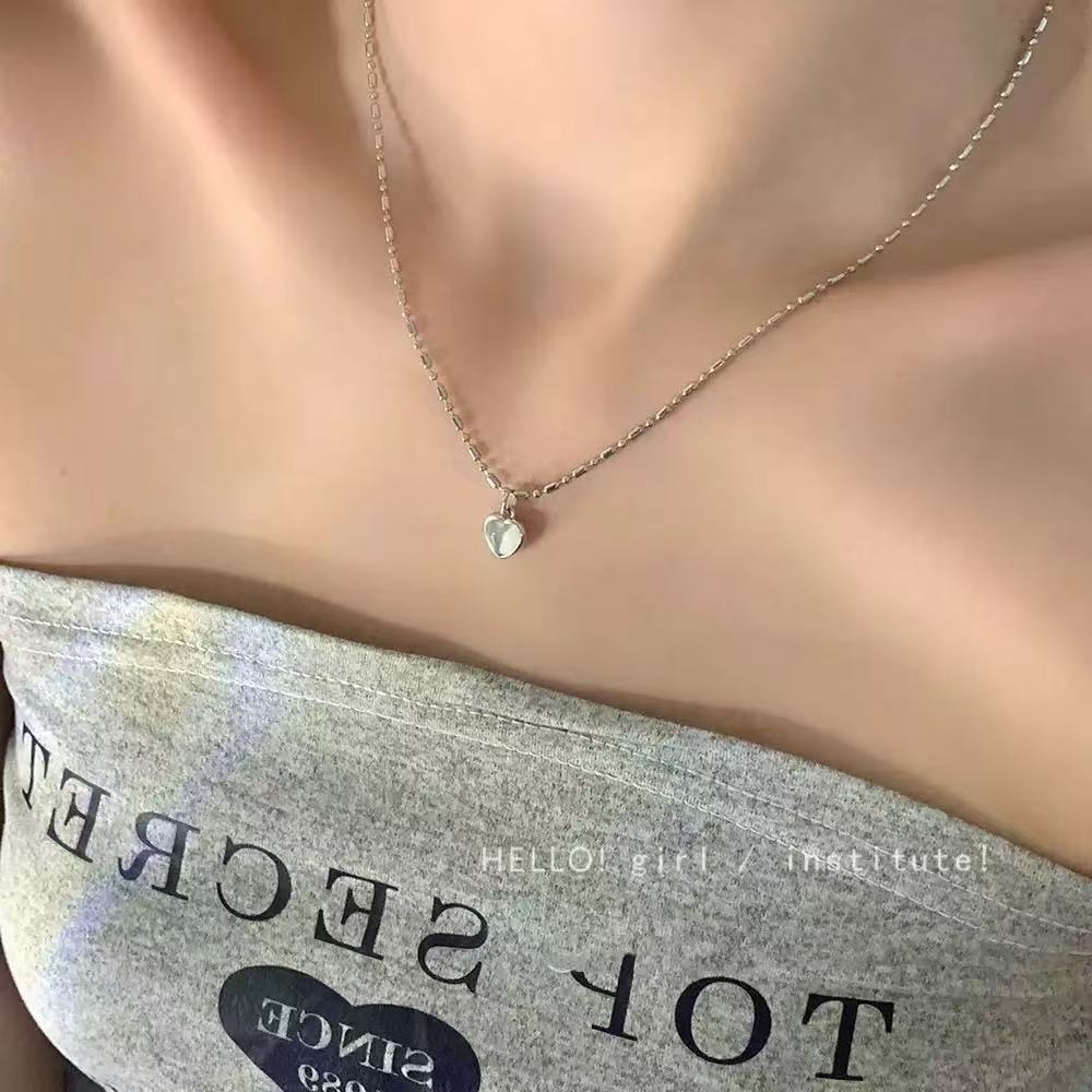 Fashion Pearl Bow Necklace Elegant Versatile Ladies Textured Sweater Chain Collarbone Chain