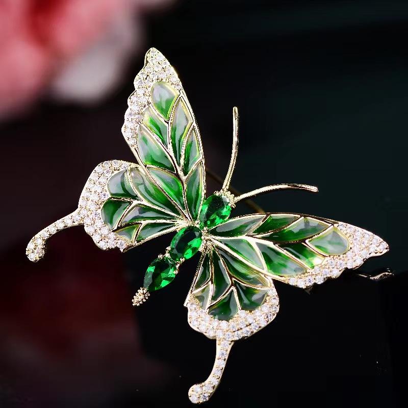 SUYU Vintage Black Butterfly Brooch With Slightly Inlaid Cubic Zirconia Insect Clothing Accessories