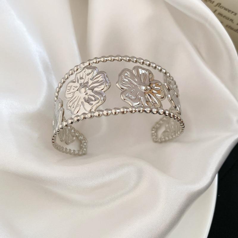 Metal flower pattern opening bracelet casual fashion personality temperament bracelet light luxury niche jewelry