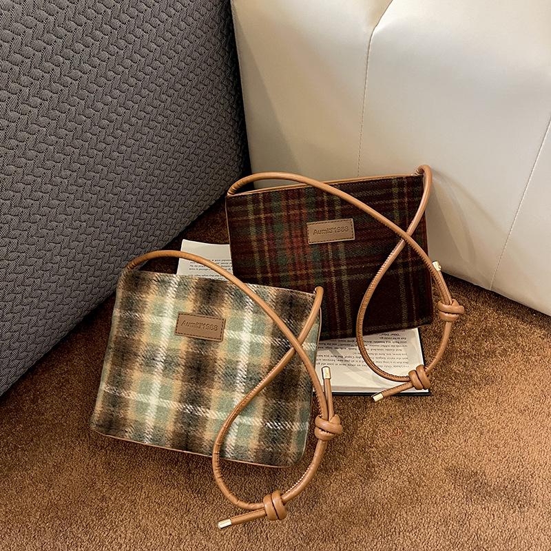2024 Women's Retro Plaid Woolen Crossbody Bucket Bag - Large Capacity Autumn/Winter Shoulder Tote
