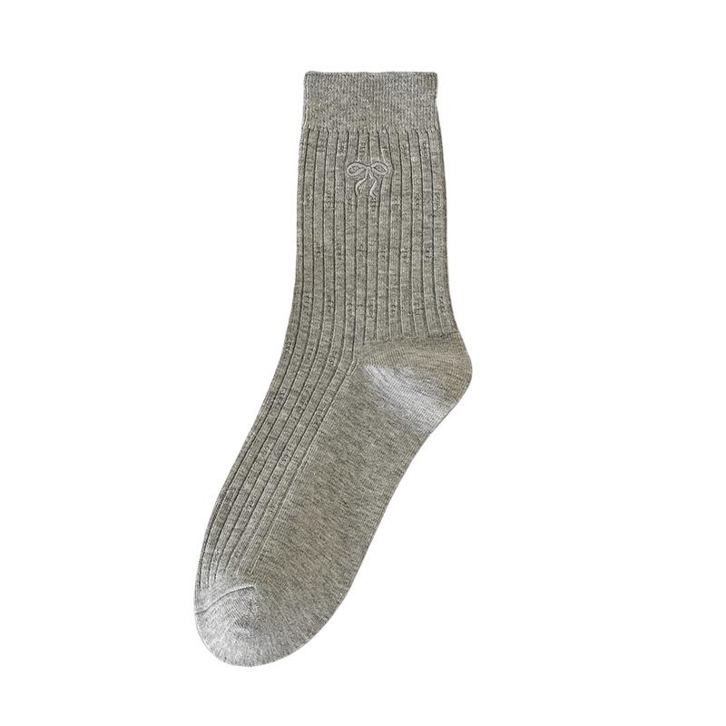 Girls' Mid-Calf Seamless Cotton Socks with Butterfly Embroidery - Wear-Resistant, Anti-Pilling, for Spring and Autumn