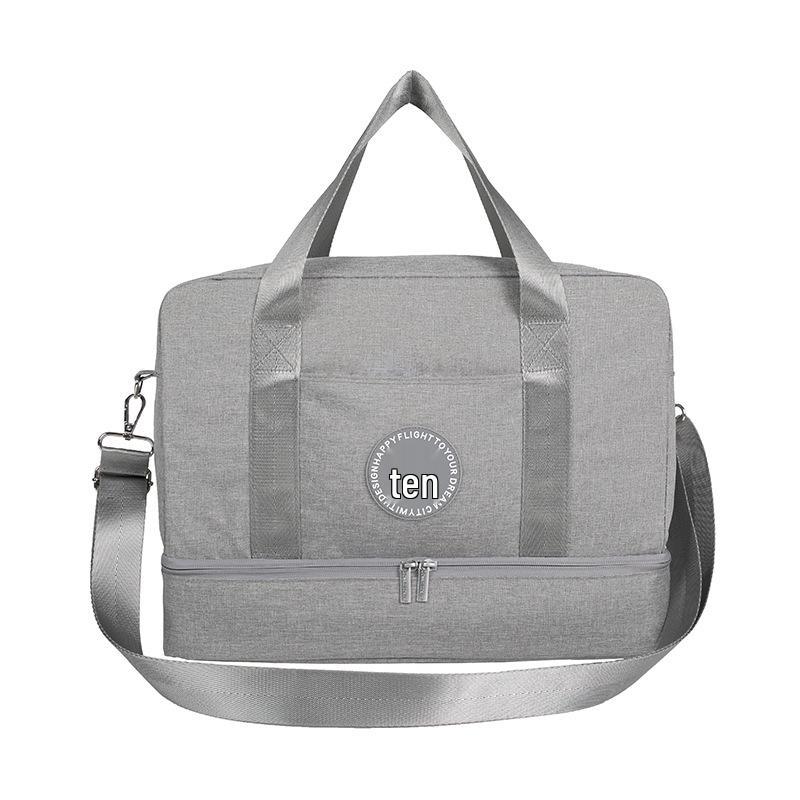 

Водонепроницаемая дорожная сумка-трансформер: Крепится к тележке, носится через плечо или как рюкзак для разделения мокрого и сухого серый