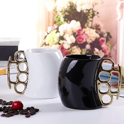 2022 Original 500ml Ideas of Fist Cup Copper Joints and Brass Knuckles Novelty Gift Ceramics Couples Milk Coffee Mug