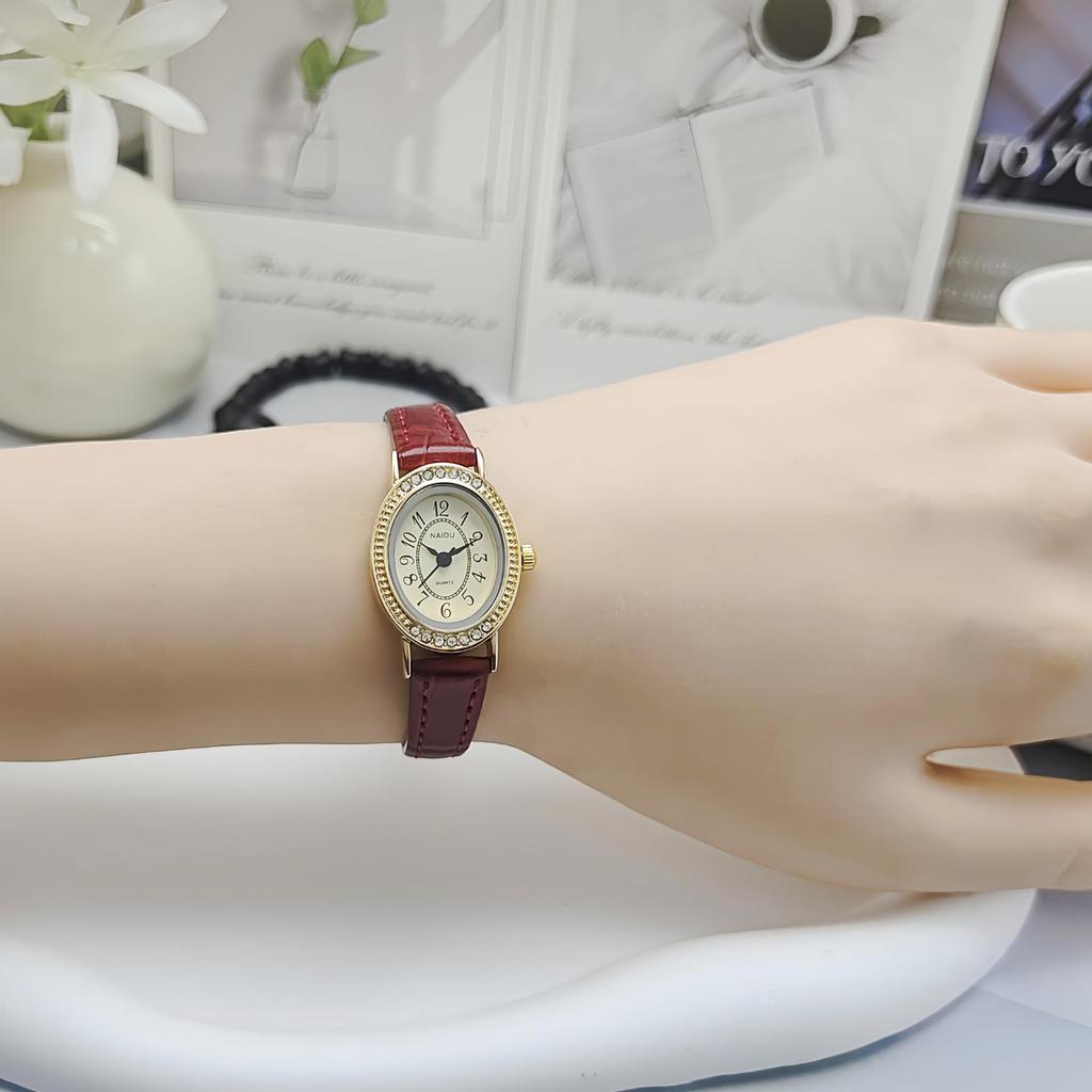Exquisite Retro Women's Rhinestone Leather Strap Oval Quartz Watch