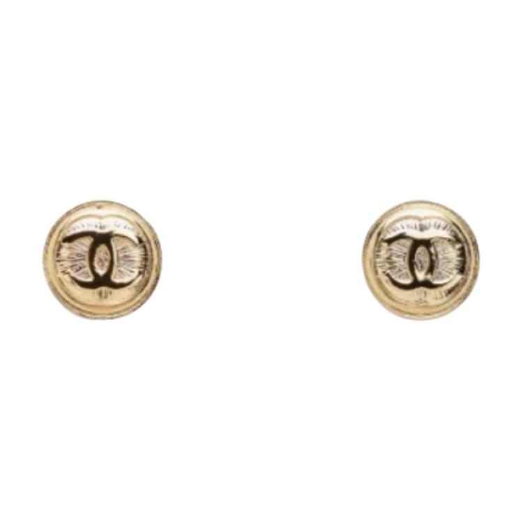 

Сережки Chanel 25A Рання Осінь Дизайн з Вирізьбленим Логотипом Унісекс Сережки Золотий AB-25A-0059 Box+Padding Board