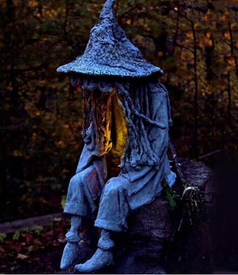 

Halloween Resin Witch Solar Decor With Bright Led Light For Outdoor Yard And Celebration Use синій