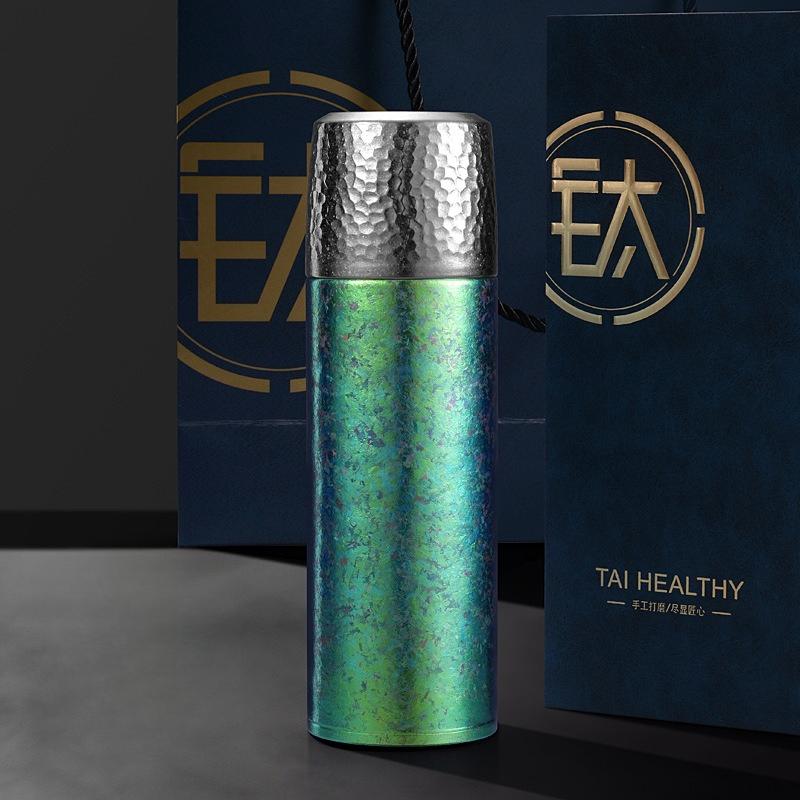 

Високоякісна легка розкішна термокружка з чистого титану для чоловіків та жінок, молоткова текстура, титанова чашка для тушкованого чаю, розділення чаю, чашка для чаю, діловий подарунок 400ml зелений