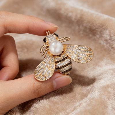 Fashion Cute Bee Brooch for Women, Delicate Insect Lapel Pin, Clothes Scarf Clip Badge, Versatile Jewelry Gift