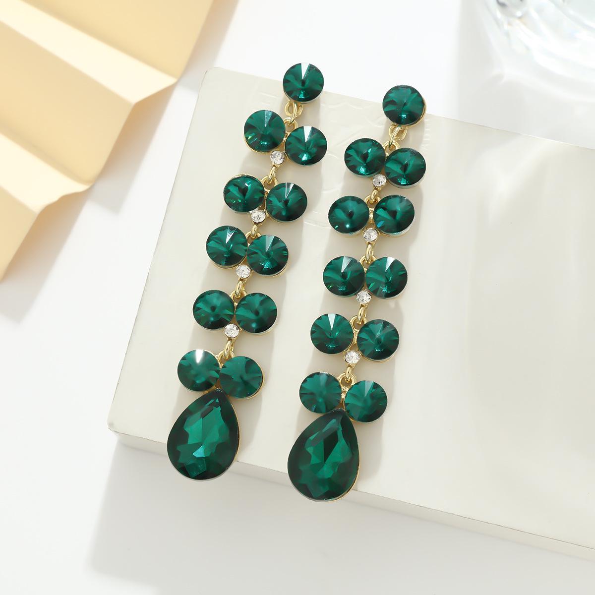 

Элегантные серьги-кисточки с бриллиантами в виде листьев: Женские элитные модные украшения для выпускного вечера и шикарных мероприятий.