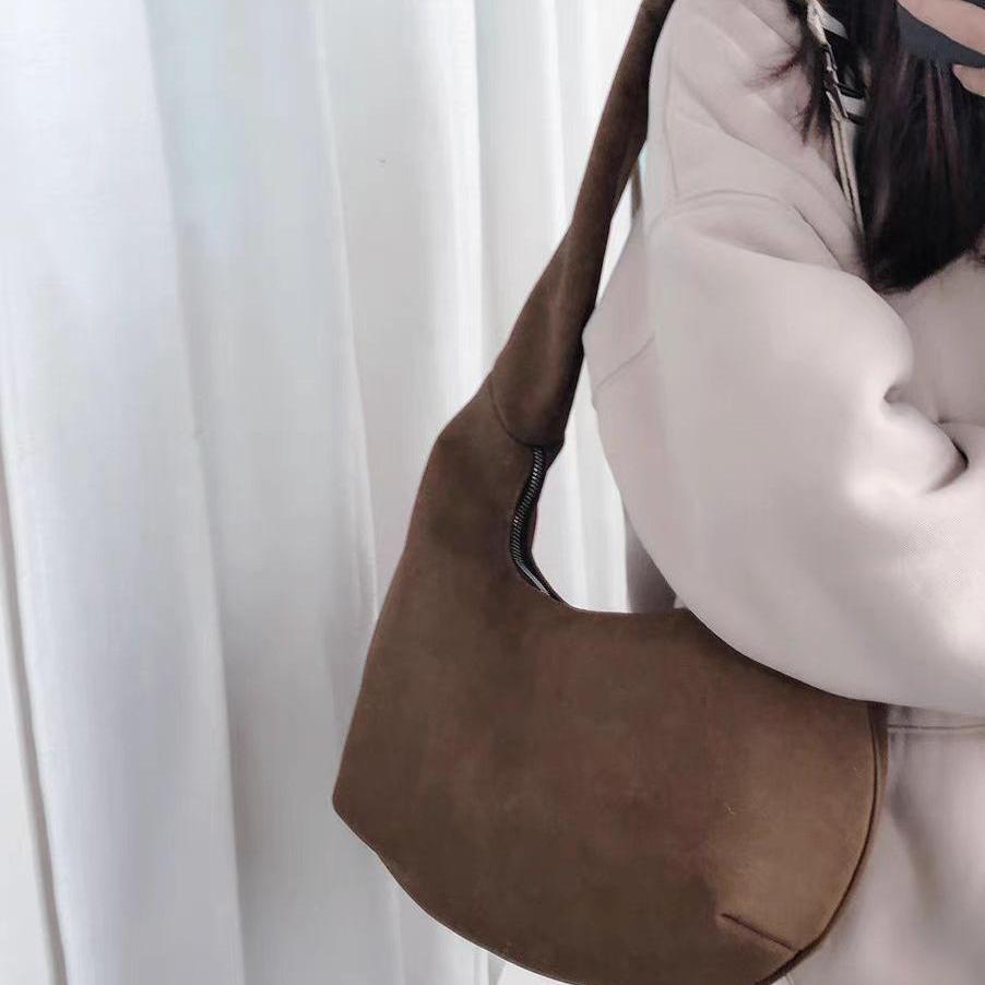 Retro suede single shoulder crescent bag women's 2025 new large-capacity portable dumpling bag commuter armpit bag