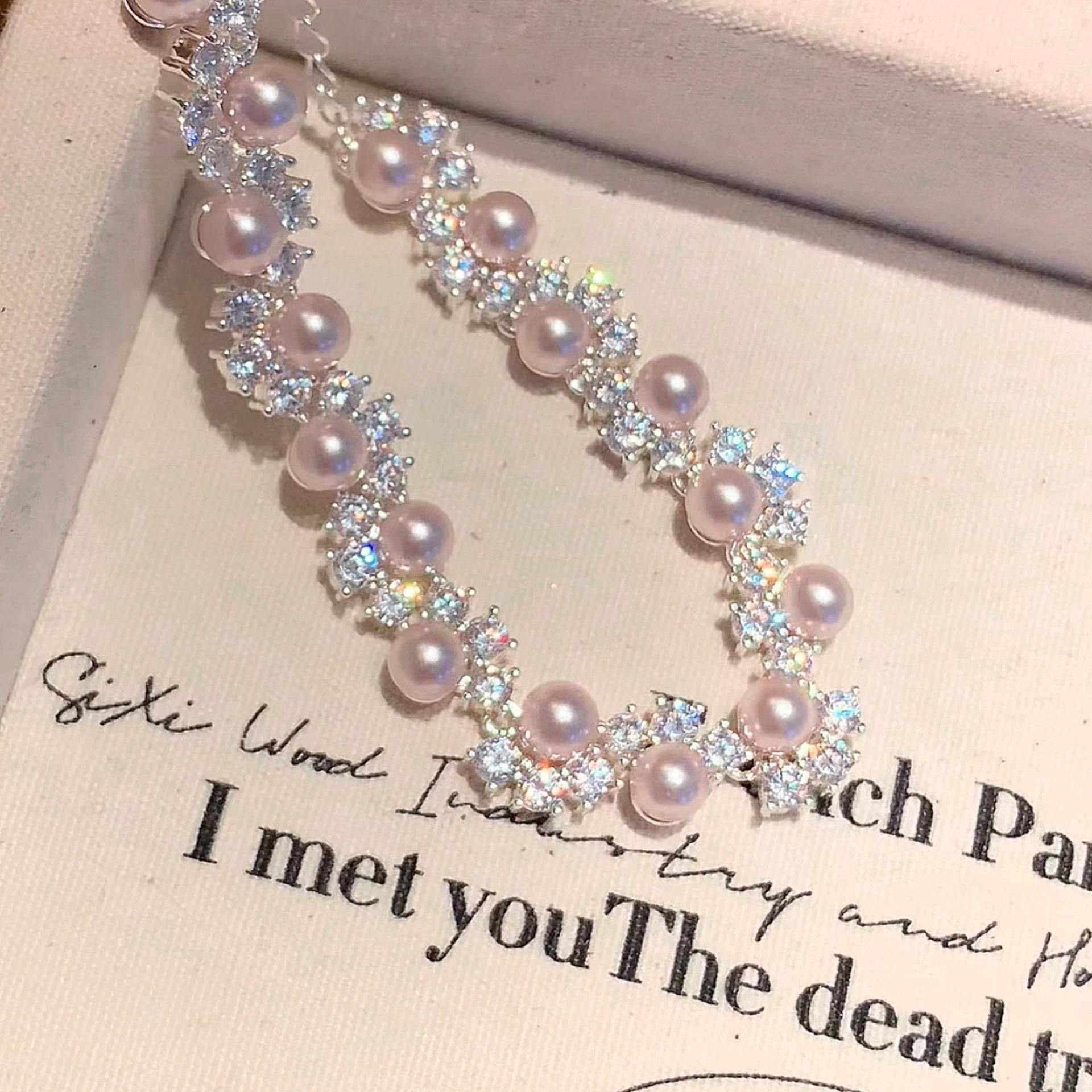 French micro-inlaid zircon pearl bracelet, femininity high-end bracelet, niche exquisite personalized jewelry.