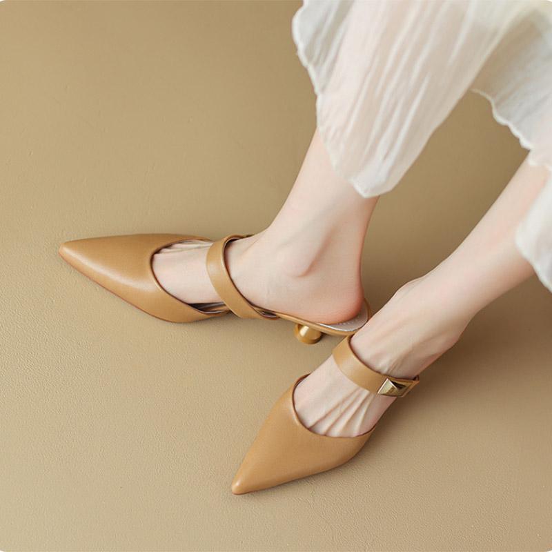 Kadın Kitten Topuklu Terlikler Altın Zımbalı Sivri Burun Yazlık Sandaletler Moda Bej Bayan Günlük Orta Topuklu Ayakkabılar