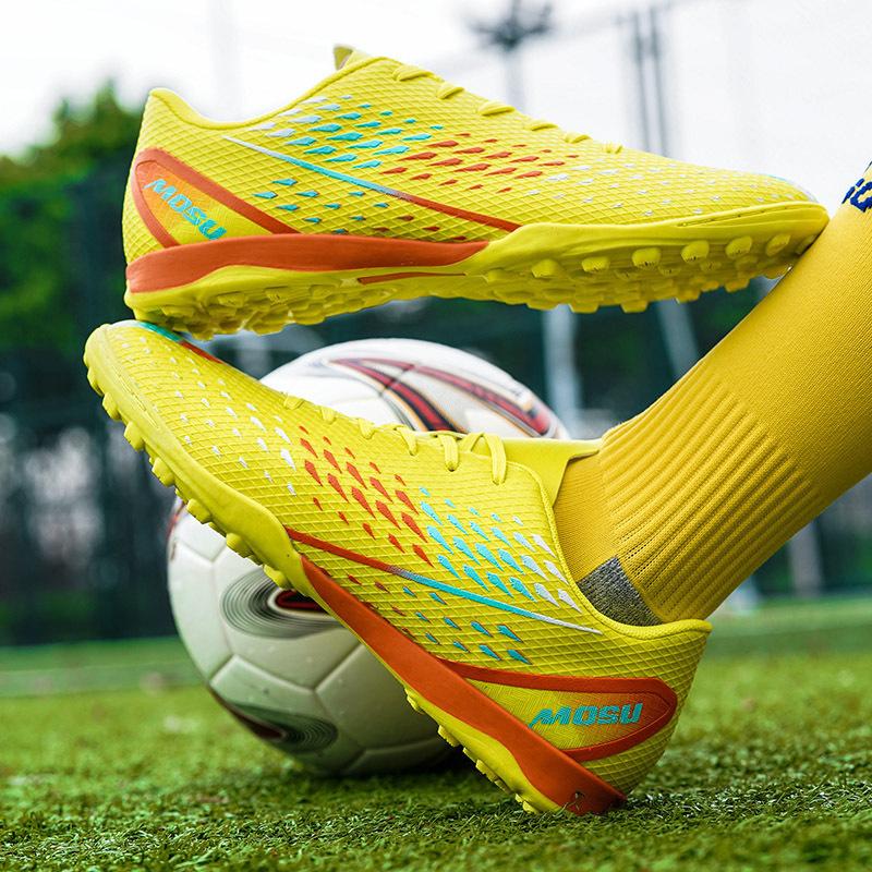 Low-top shoes women's sports outdoor football game training students nail new long nails broken football shoes men