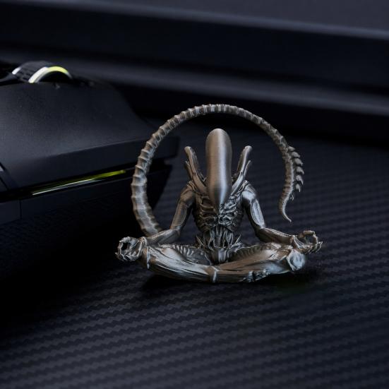 3D Printed Alien Figurine, Zen Meditation Alien Desktop Ornament, Collectible Sculptures for Sci-fi Fans