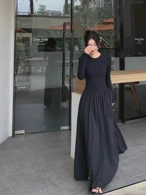 Early Autumn 2023 French Hepburn Style Black Waist-Slimming Dress for Women