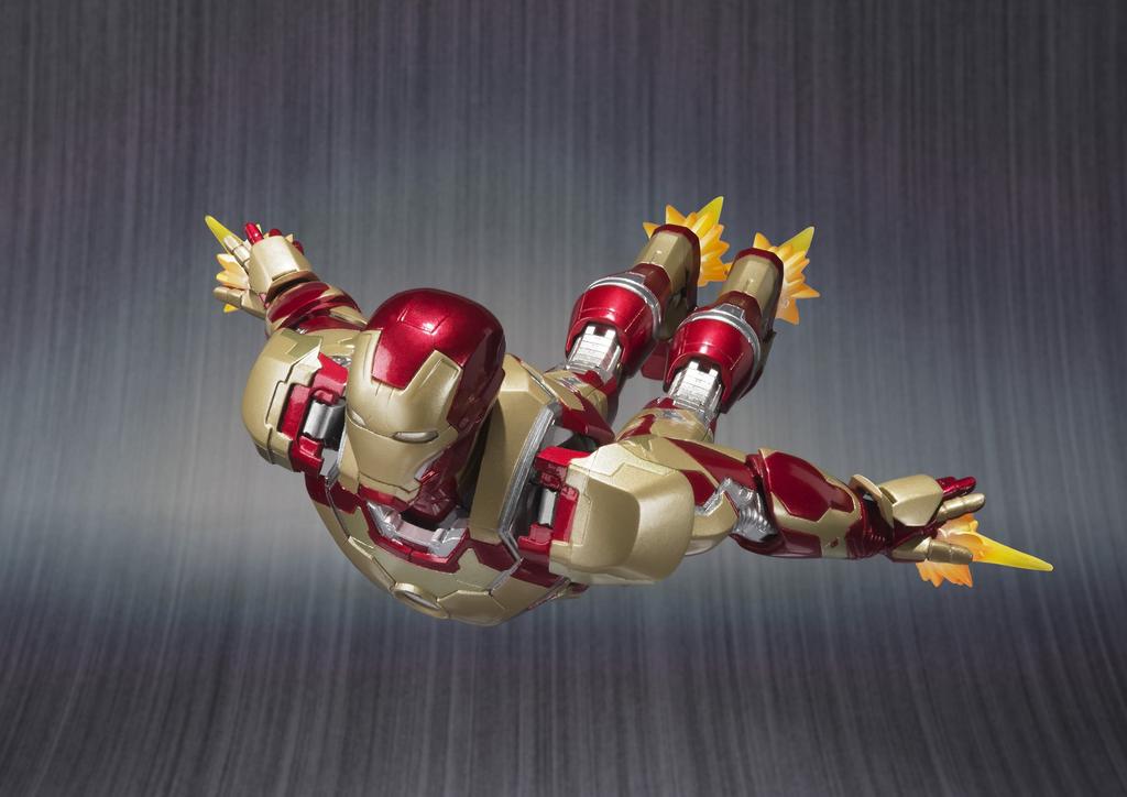 TAMASHII NATIONS SHFiguarts Iron Man Mark 42 (s poprvé omezeným bonusem „Prezidentská pohovka“)