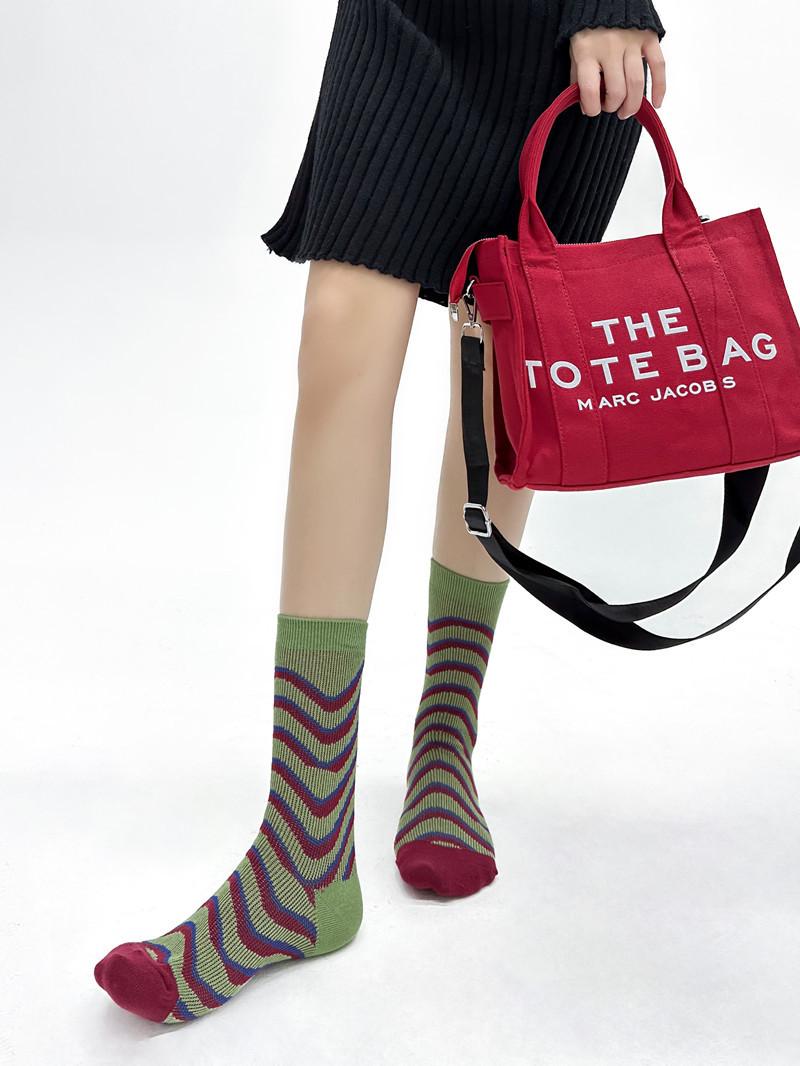 

Literary And Artistic Double-Needle Double-Way Rhombus Wave Retro Striped Medium Tube Socks British Cotton Socks Stacking Socks One size fits all зелений