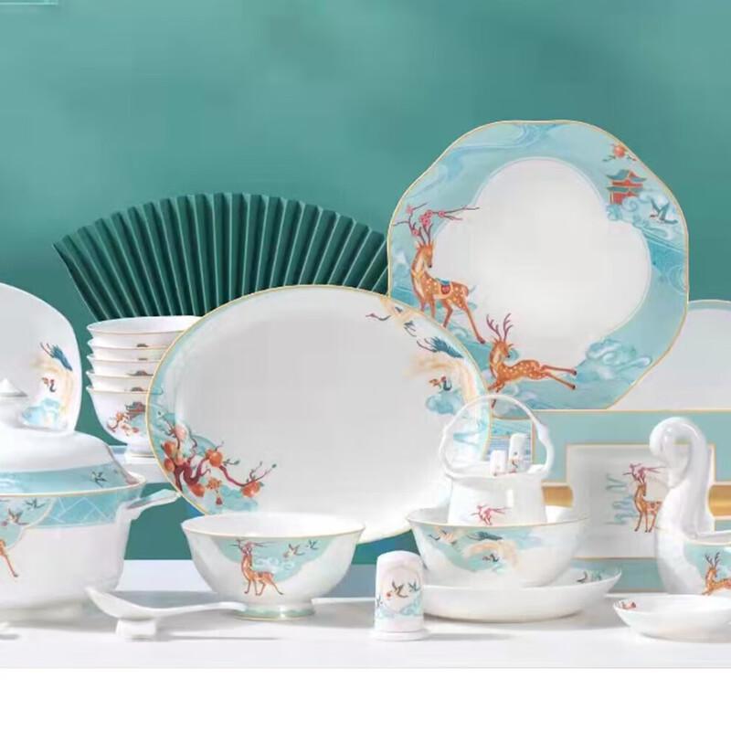 62-Piece Bone China Dinnerware Set