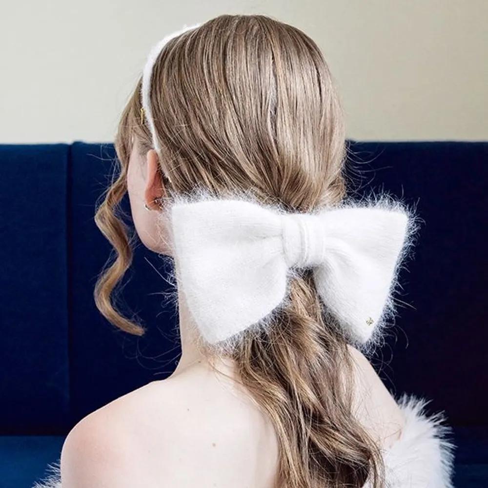 Milk Angora Ribbon Pin JP-25-145AB ivory