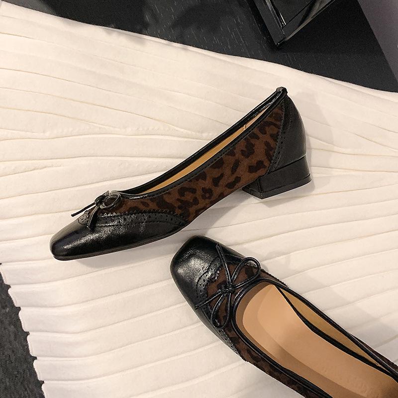 2025 Jarní Mary Janes s plochým podpatkem a mašlí ve stylu kravské kůže - Boty s nízkým podpatkem inspirované Francií