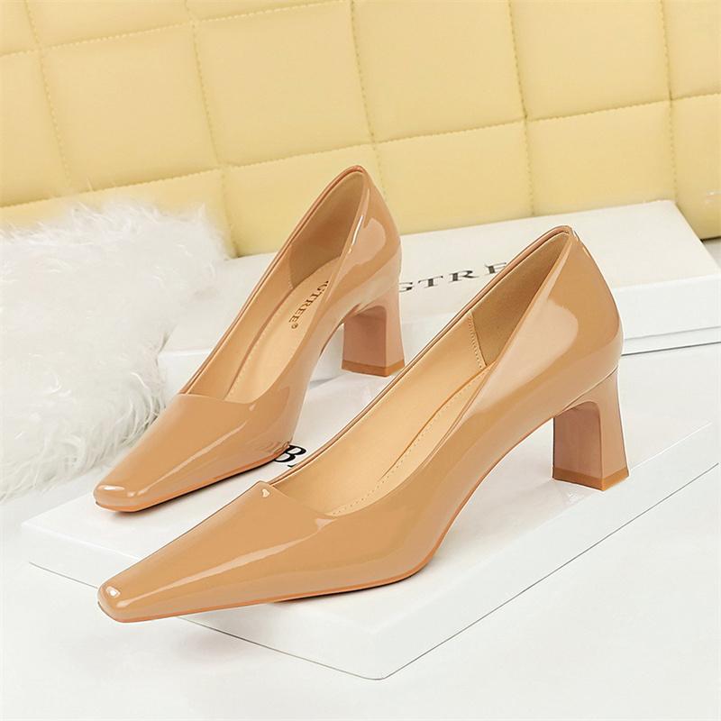2025 Spring Versatile Fashion Shallow Mouth Patent Leather Women's Pumps Square Heel Square Toe Party Comfort Single Shoes