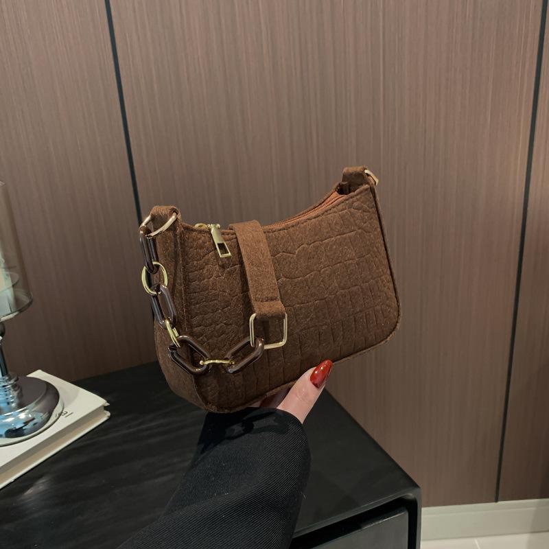 New Beautiful Chain Small Bag Trend Line Lightweight Shoulder Bag Personalized Fashion Small Square Bag Women