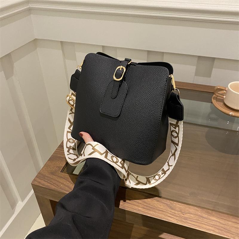 Textured Pu Bucket Bag Women'S Bag Retro Solid Color Shoulder Bag Versatile Messenger Bag
