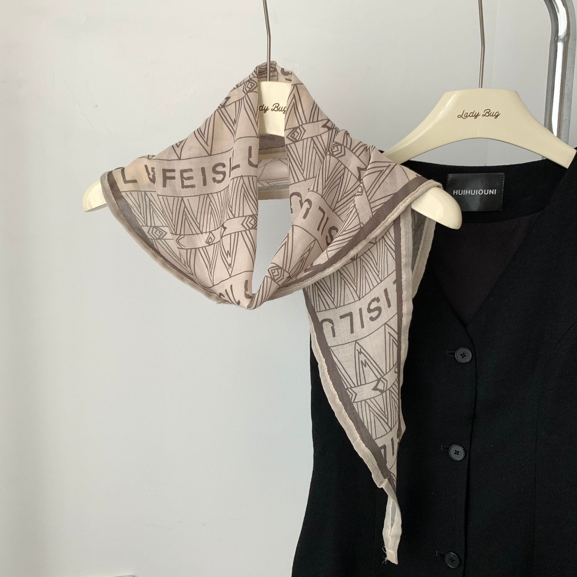 Export to Korea~ Original single letter geometric retro pattern rhombus silk scarf small strip spring and autumn versatile scarf women 30-130