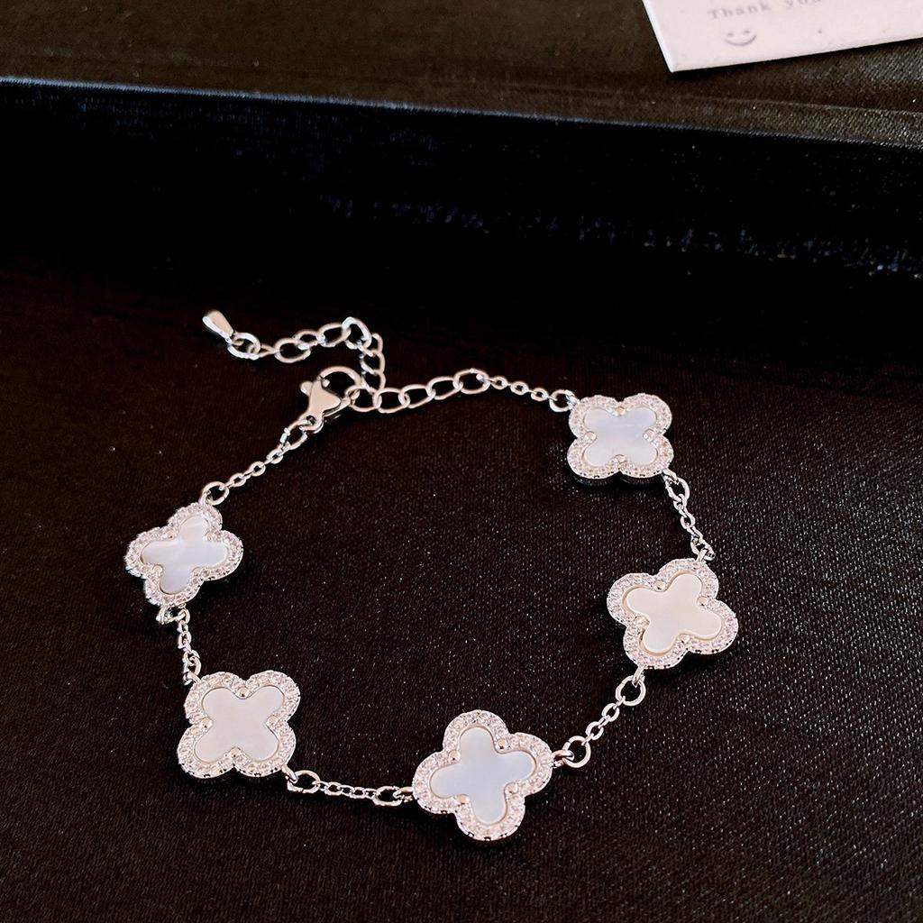 French-style exquisite cubic zirconia flower bracelet, a luxurious and high-end piece, fashionable and versatile, with a unique design