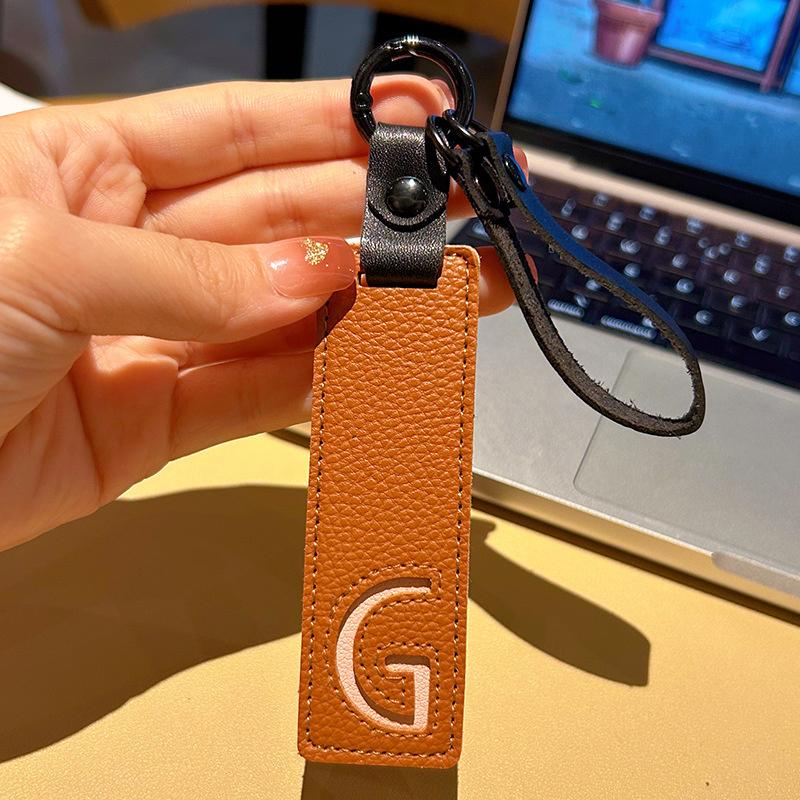Fashion 26 Letters Key Chain Pu Leather Alphabet Letter Keyring Car Key Accessories Business Key Holder Women Bag Pendant Decor