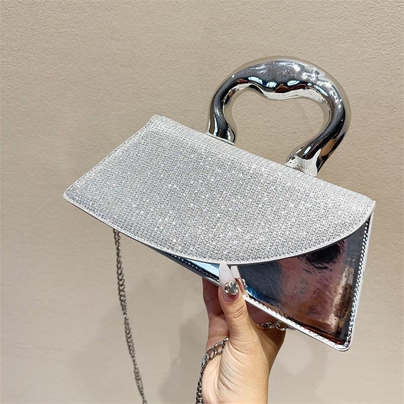 

Нишевая дизайнерская сумочка весна новая повседневная темпераментная личность простая трендовая на плечо маленькая квадратная сумка серебряный