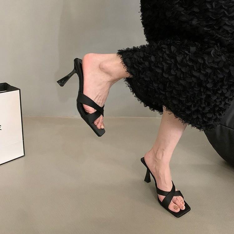 2025 summer new cross-band fashion versatile medium-heeled slippers open-toed square-heeled French high-heeled cool slippers